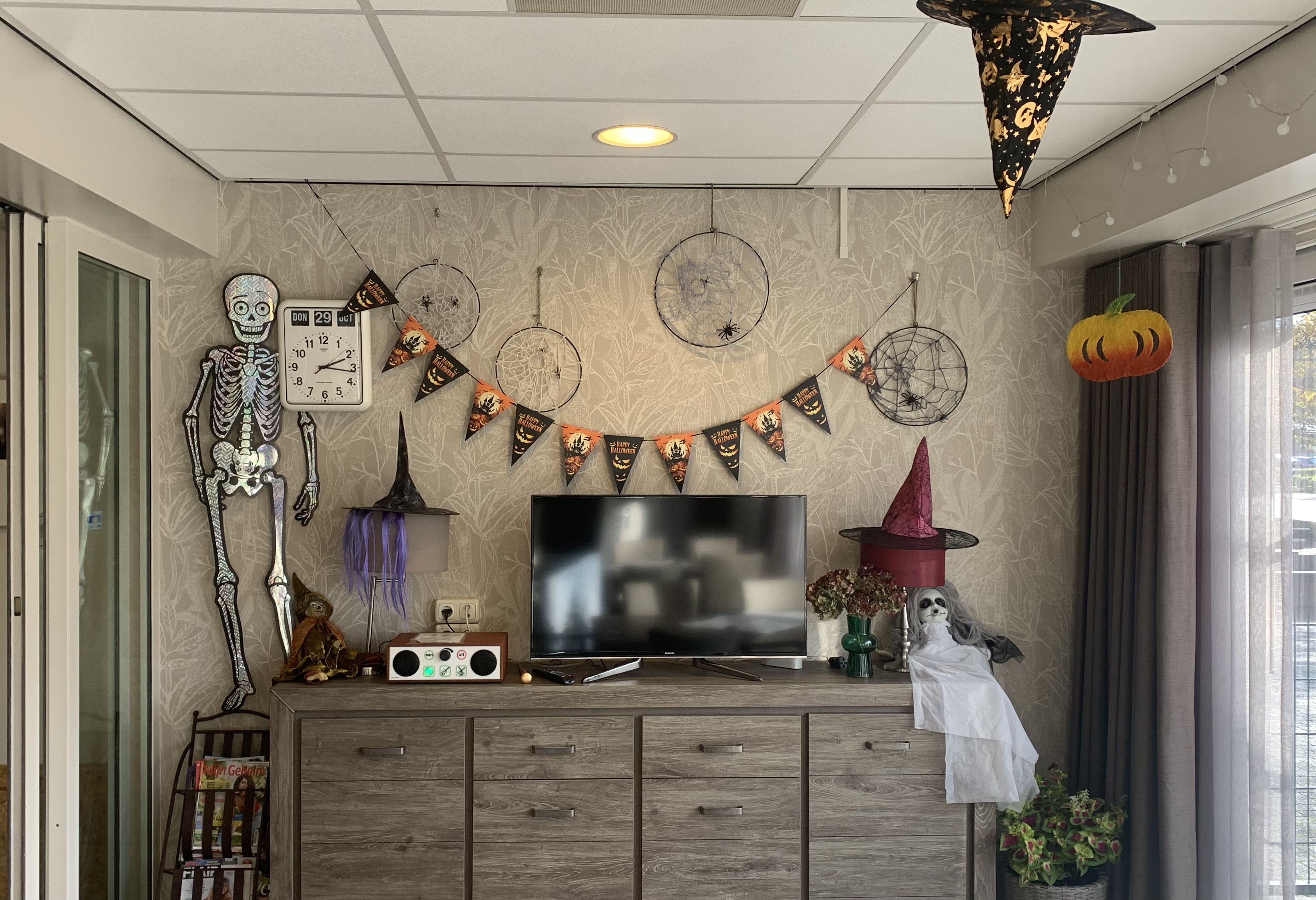 Foto: Woonzorglocatie De Hapertse Kluis helemaal klaar voor Halloweentocht Heel Hapert Huivert