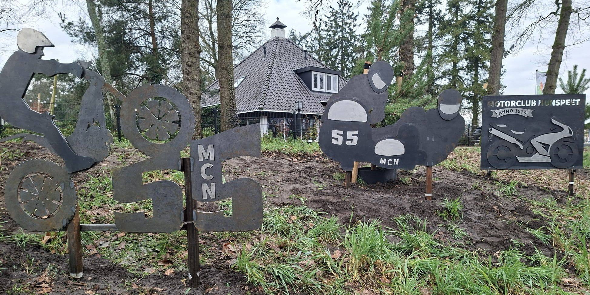 Foto: Kunstwerken Motorclub Nunspeet langs Elspeterweg