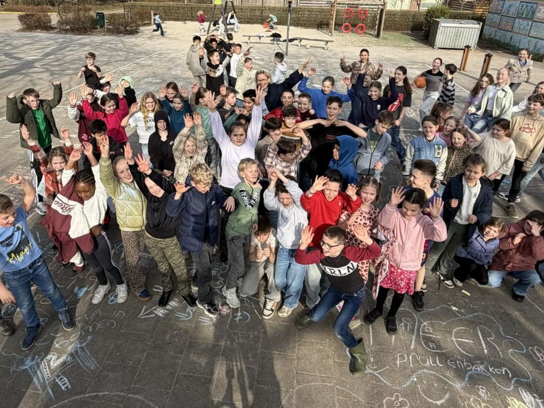 Foto: Deze kinderen leggen hun wensen op het schoolplein neer, nu is de politiek aan zet