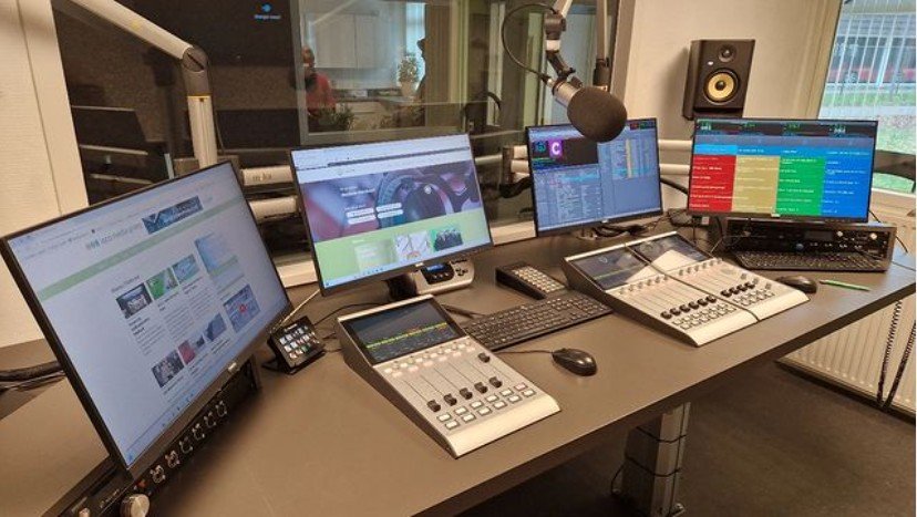Foto: Tom de Nooijer (CVO) in gesprek op LocoFM over zijn hartenkreet & het slotdebat