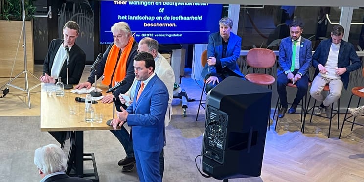 Foto: Politieke verschillen zichtbaar tijdens debat van RTV Nunspeet