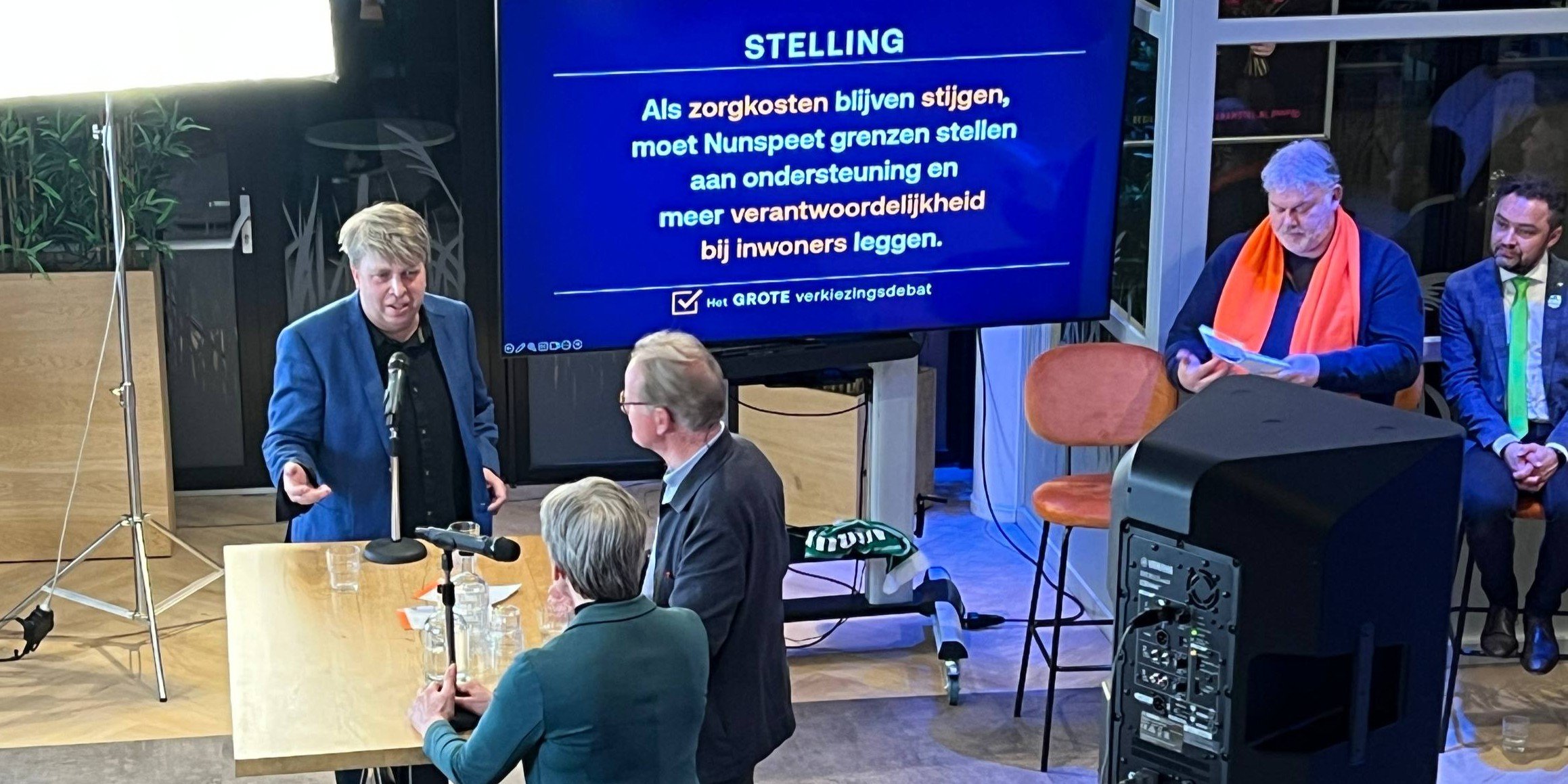 Foto: Politieke verschillen zichtbaar tijdens debat van RTV Nunspeet