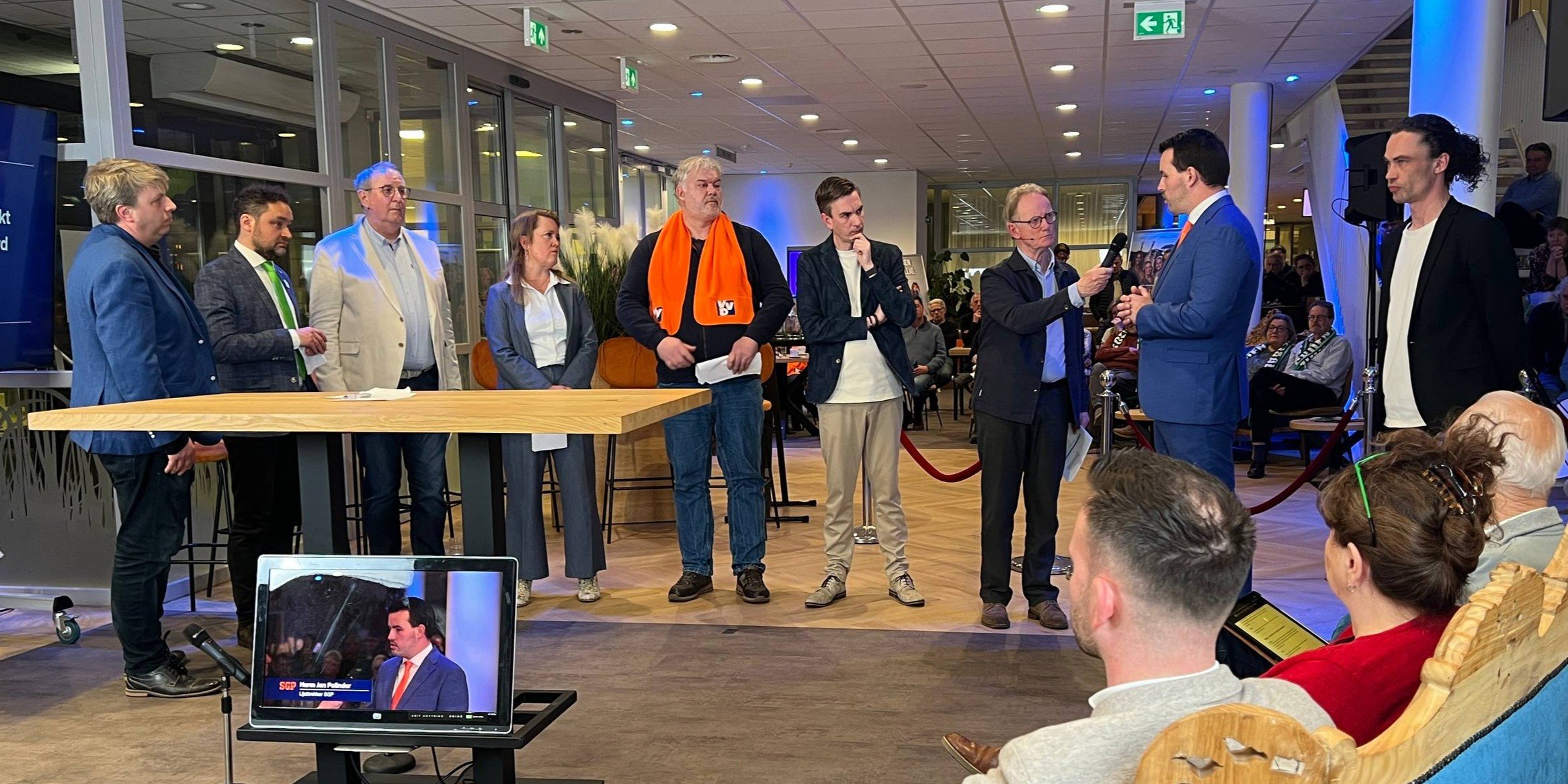 Foto: Politieke verschillen zichtbaar tijdens debat van RTV Nunspeet