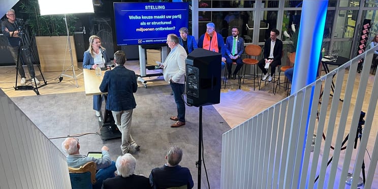 Foto: Politieke verschillen zichtbaar tijdens debat van RTV Nunspeet