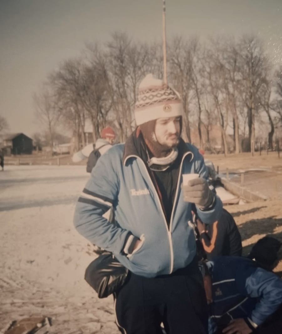 Foto: Deze beeldenmaker uit Putten maakte de prijzen voor Femke Kok en Jenning de Boo