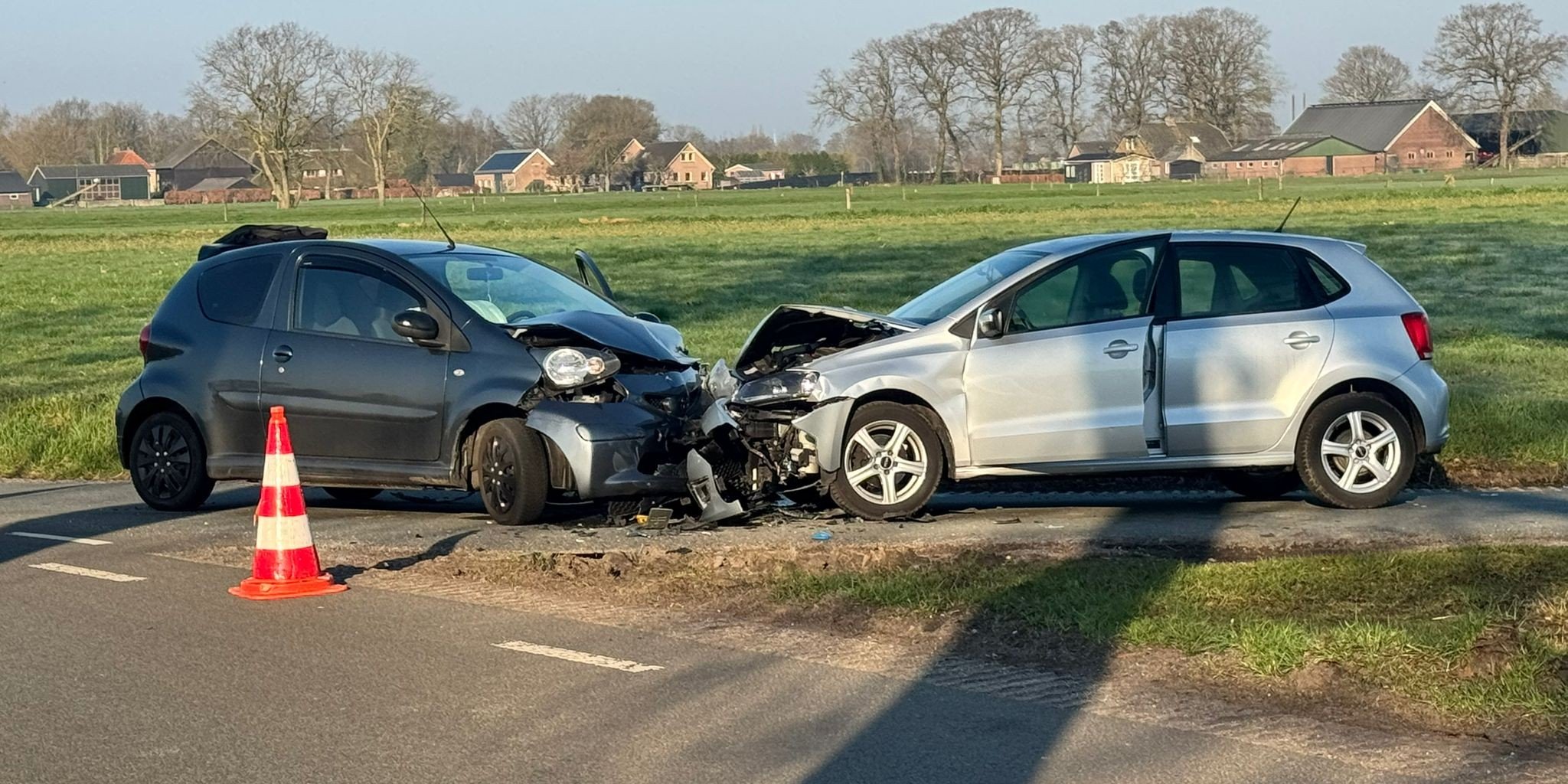 Foto: Botsing met flink wat blikschade in Doornspijk