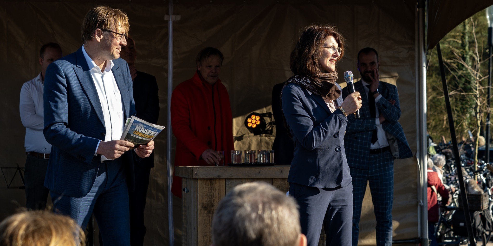 Foto: Stationsomgeving Nunspeet feestelijk geopend en ‘klaar voor de toekomst’ (met VIDEO)