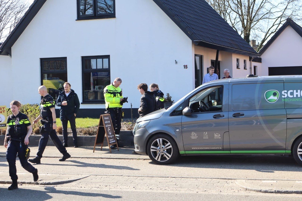 Foto: Hulpdiensten met spoed naar Uddel