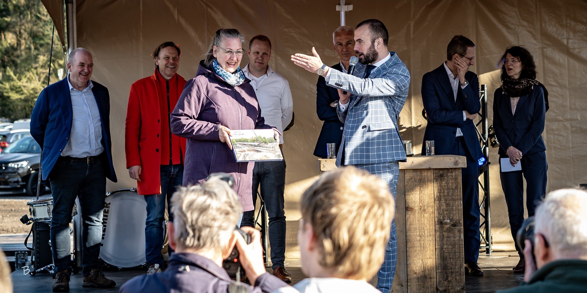 Foto: Stationsomgeving Nunspeet feestelijk geopend en ‘klaar voor de toekomst’ (met VIDEO)