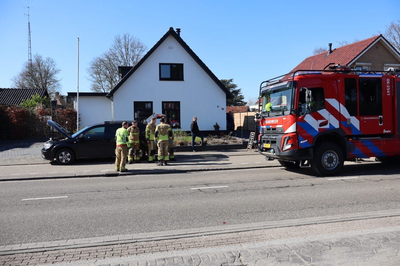 Foto: Hulpdiensten met spoed naar Uddel
