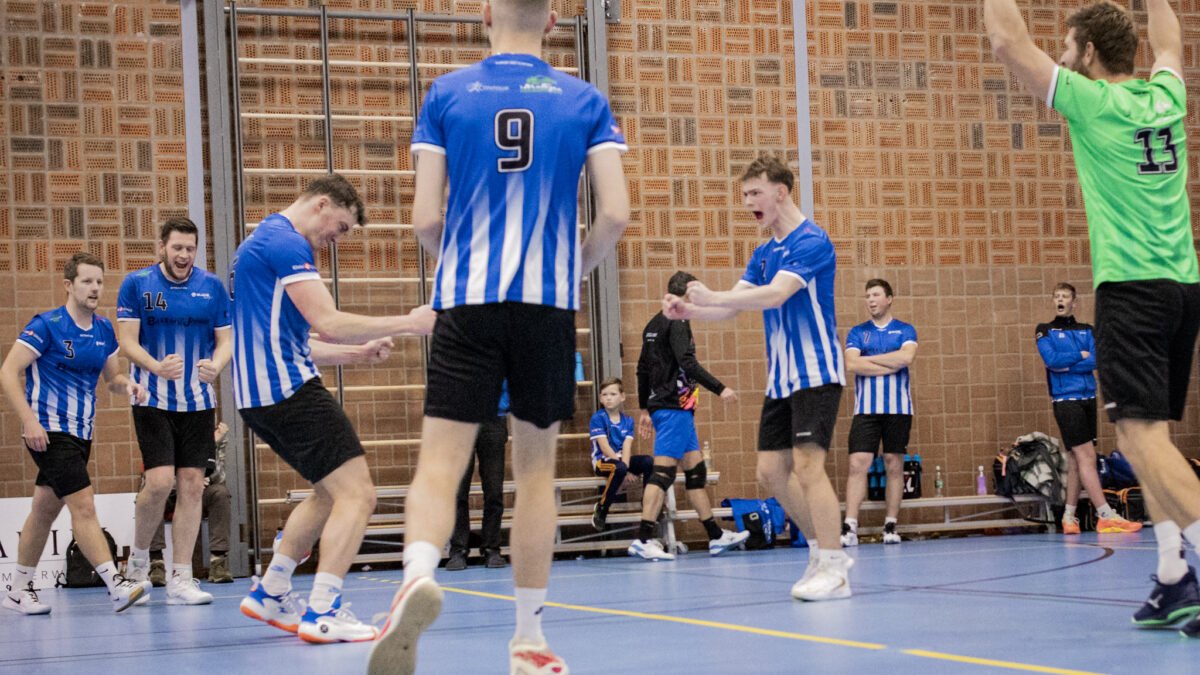 Foto: Blauw Wit boekt belangrijke overwinning in sfeervolle Talter