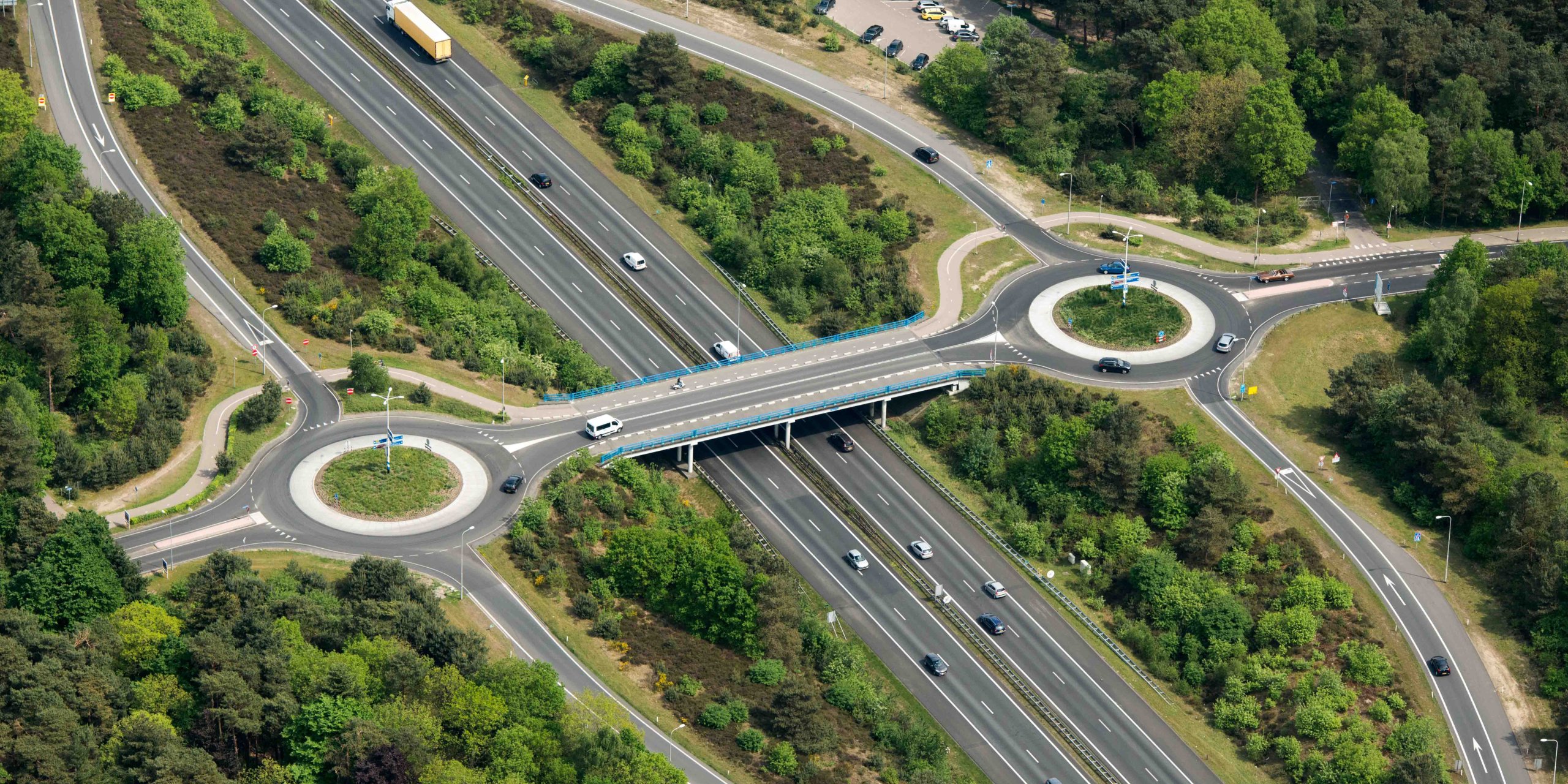 Foto: Werkzaamheden aan brilconstructie Elspeterweg boven A28
