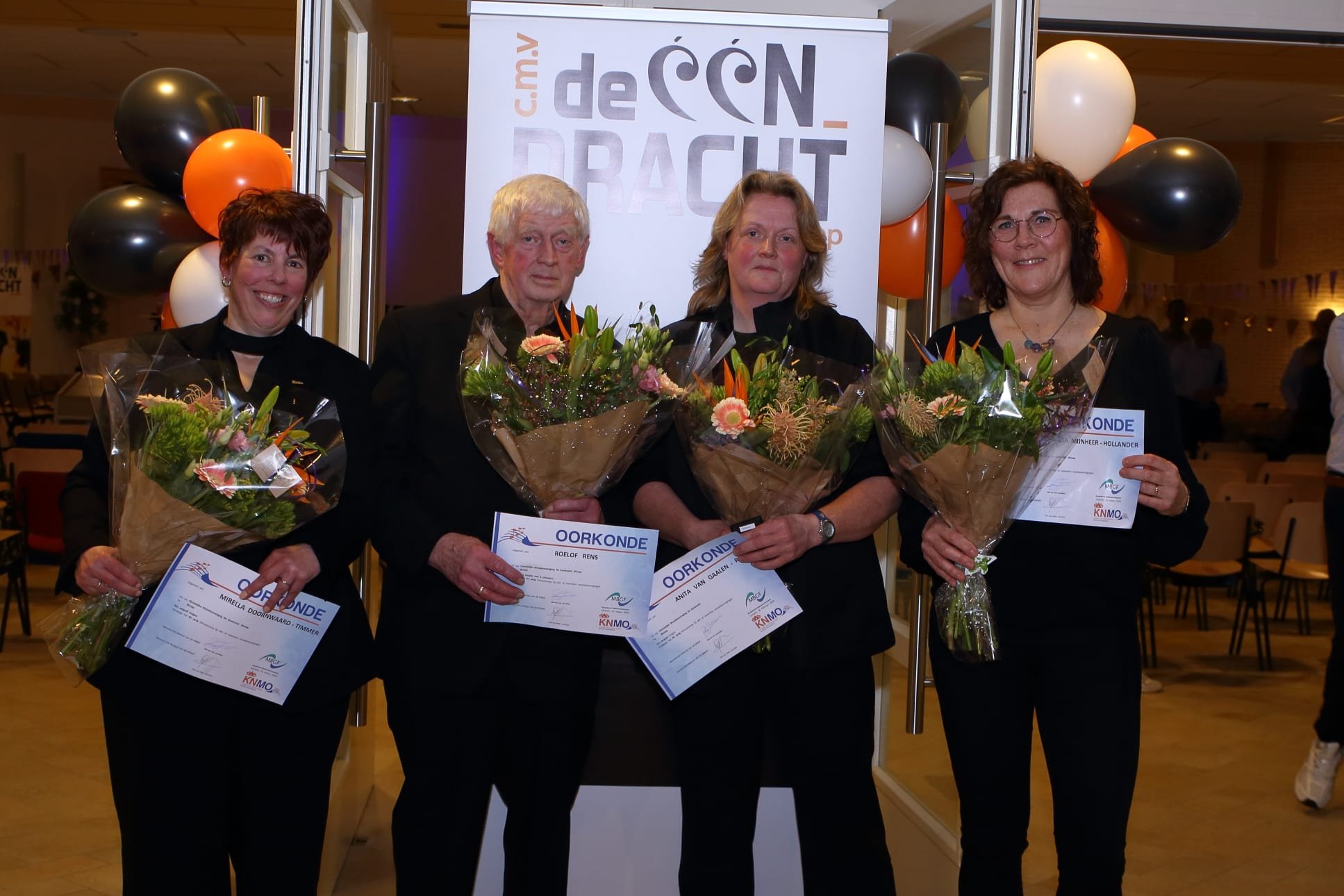 Foto: Jubilarissen CMV De Eendracht gehuldigd