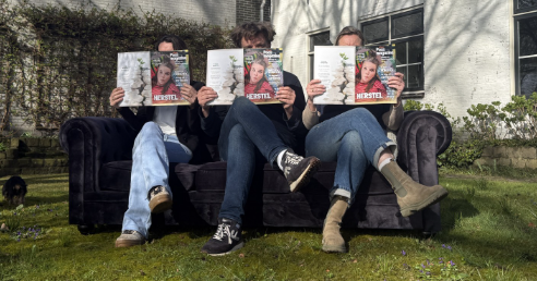Foto: Extra dik jubileum Paasblad met Paas sing-in