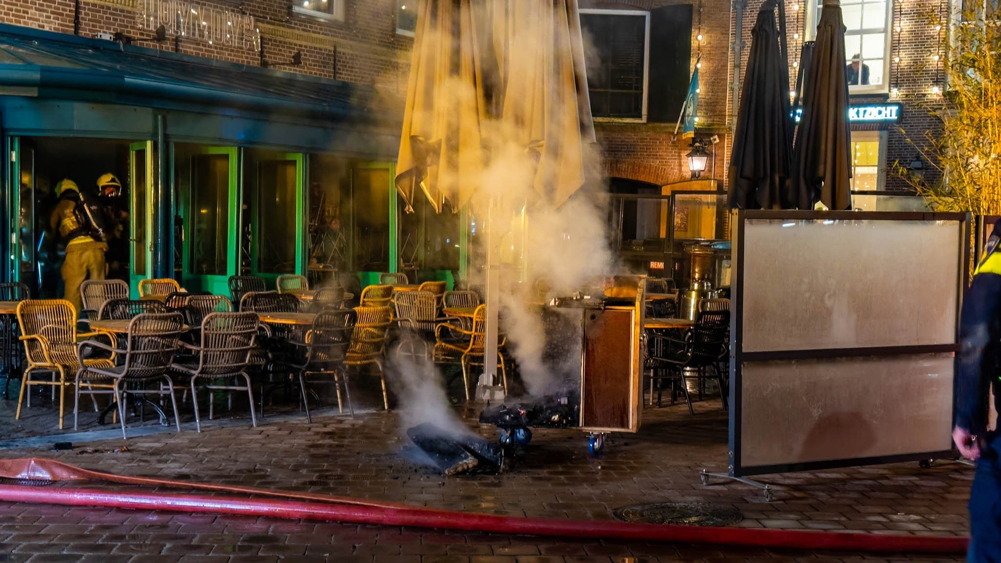 Foto: Brand bij restaurant leidt tot ontruiming Hotel Marktzicht in Harderwijk