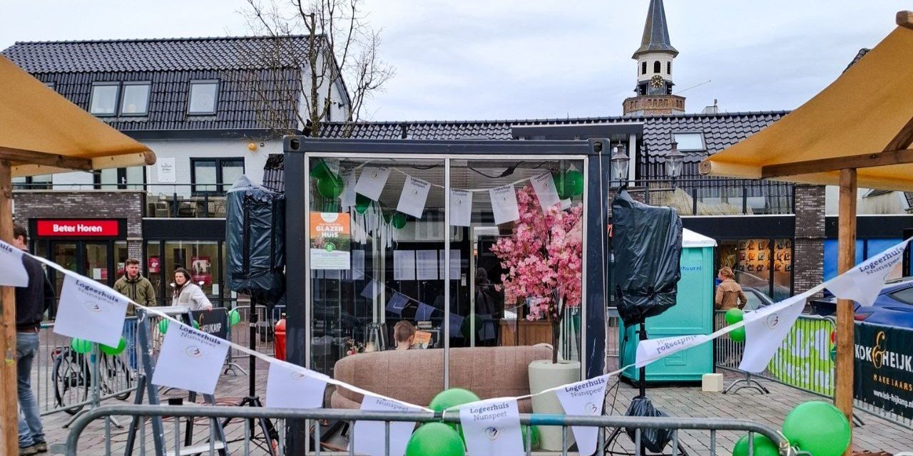 Foto: ZIEN | Zo zag de start van actie ‘Het Glazen (Logeer)Huis’ eruit