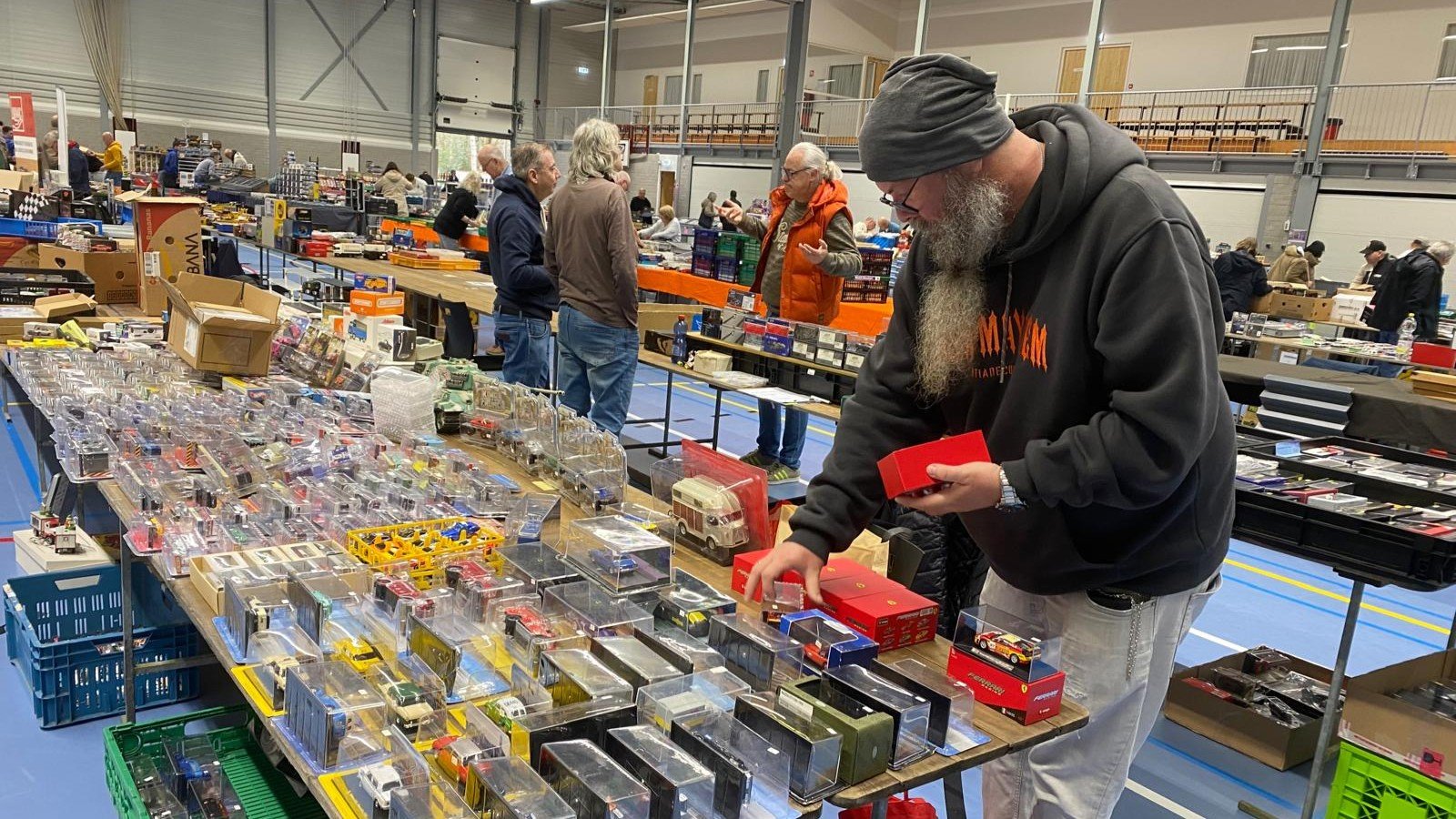 Foto: Veluwse Modelautobeurs op ’t Harde opnieuw drukbezocht