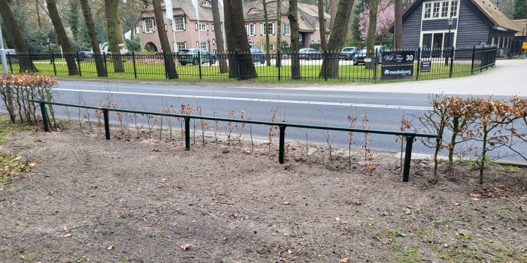 Foto: Nieuw hek op Elspeterweg moet olifantenpaadjes tegengaan, maar twijfels over veiligheid blijven