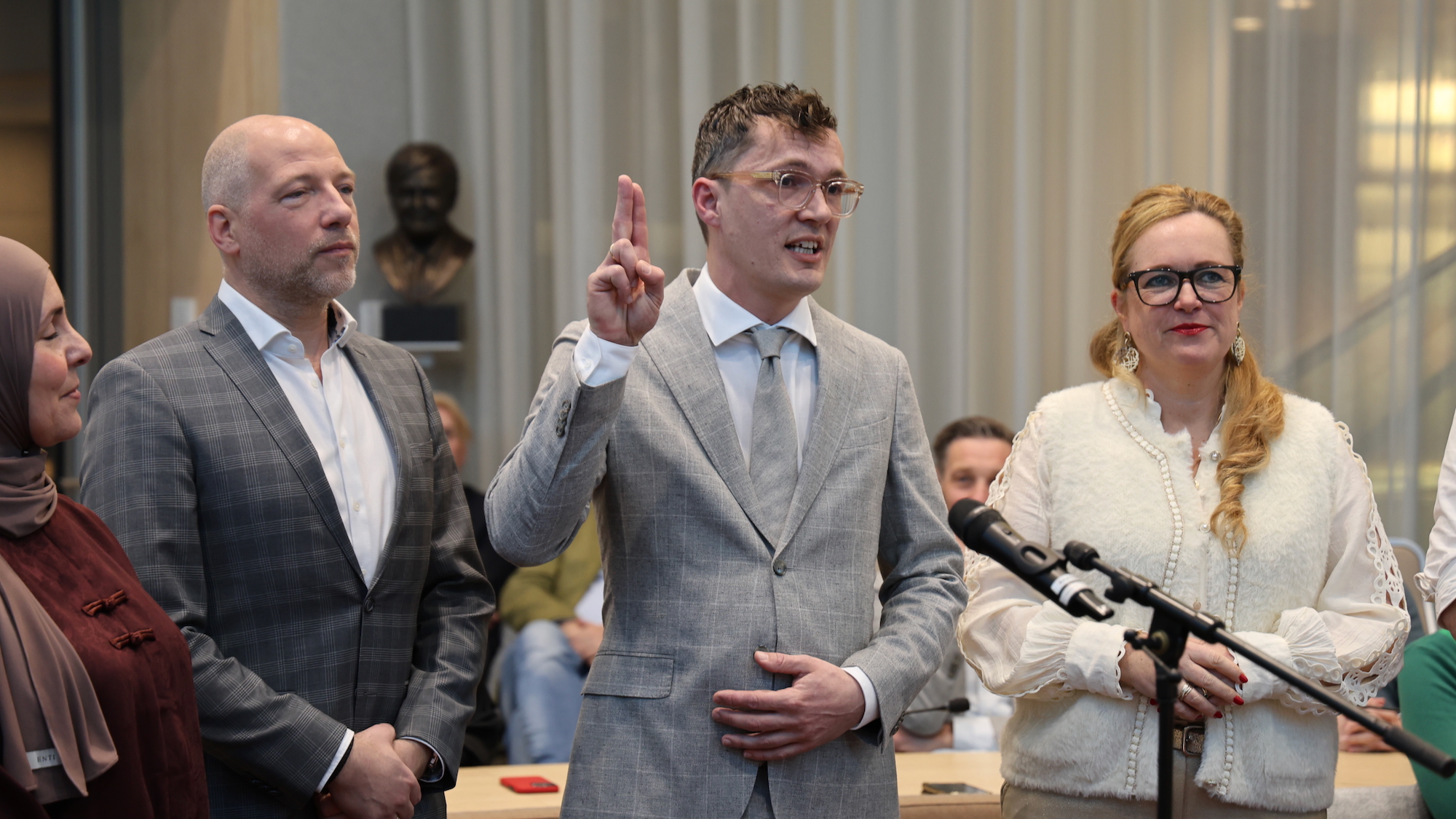 Foto: Nieuwe gemeenteraad van Nijkerk geïnstalleerd, 13 nieuwe gezichten maken hun opwachting