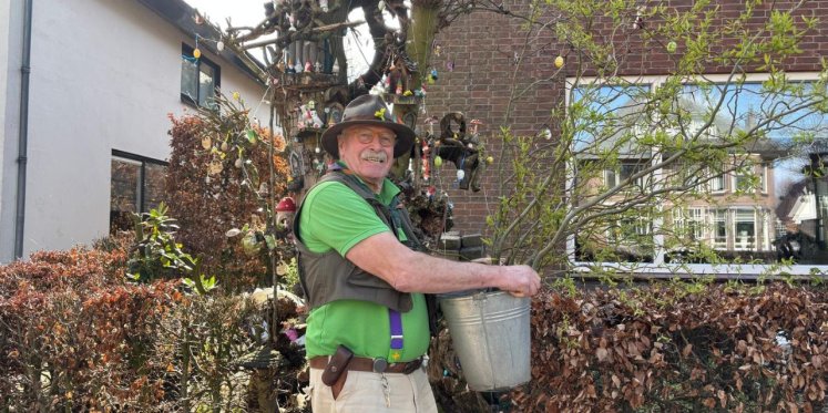 Foto: Gratis paastakken en versiering: hoe 'Boswachter Bennie' Voorthuizen in de paasstemming krijgt