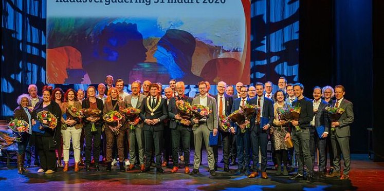 Foto: Na meer dan 12 jaar in de raad kregen deze twee Barnevelders een lintje