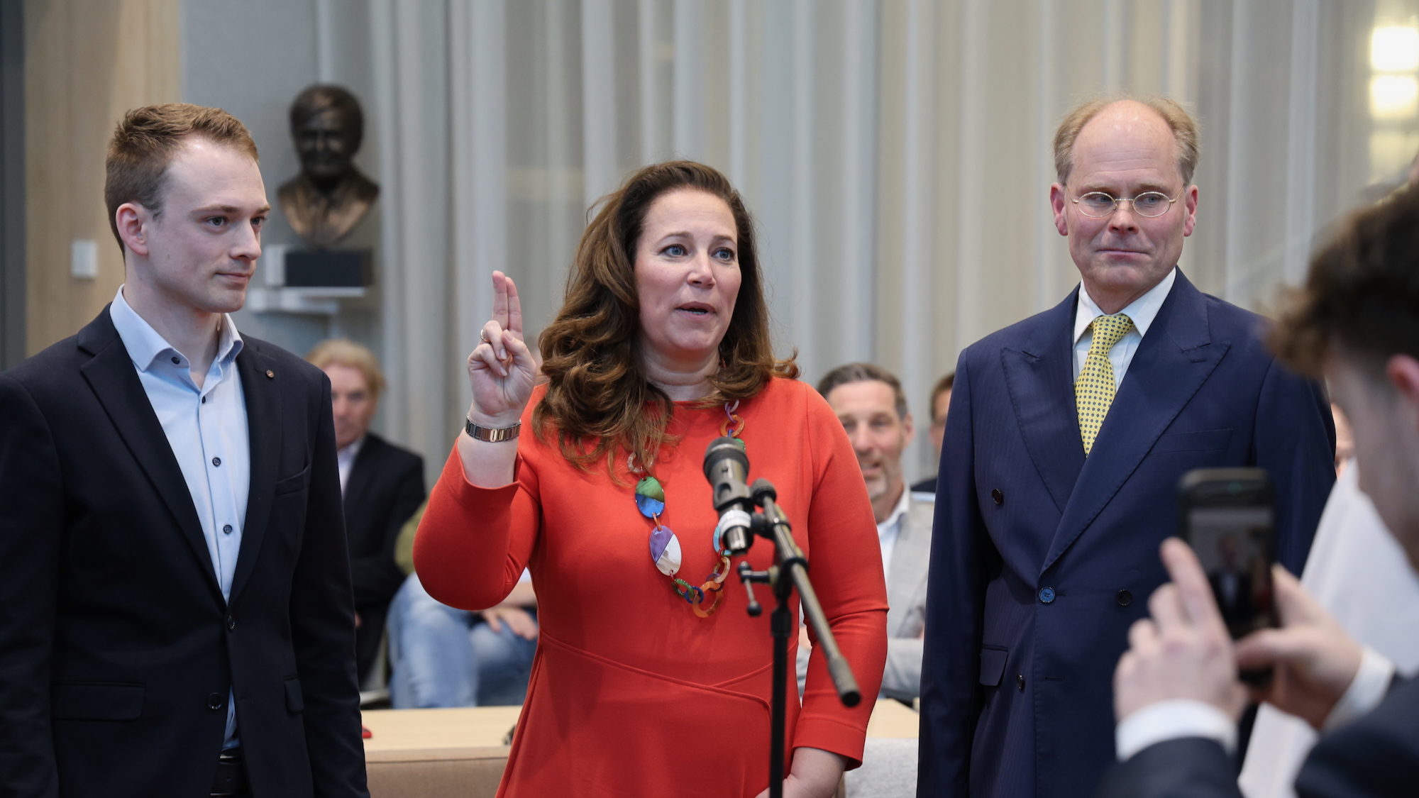 Foto: Nieuwe gemeenteraad van Nijkerk geïnstalleerd, 13 nieuwe gezichten maken hun opwachting