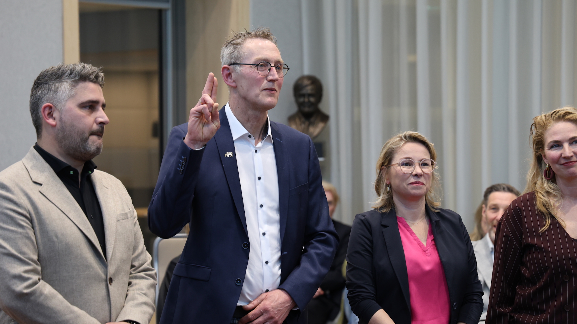Foto: Nieuwe gemeenteraad van Nijkerk geïnstalleerd, 13 nieuwe gezichten maken hun opwachting