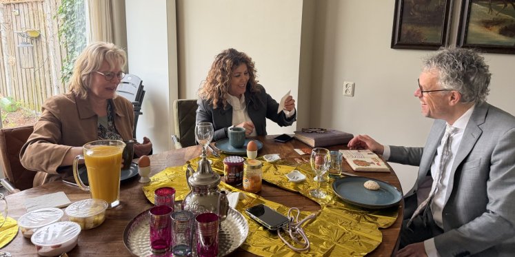 Foto: Van ‘niet welkom’ naar 50 jaar vriendschap: zo vond Fouzia haar plek in Ermelo