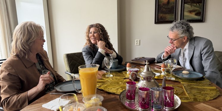 Foto: Van ‘niet welkom’ naar 50 jaar vriendschap: zo vond Fouzia haar plek in Ermelo