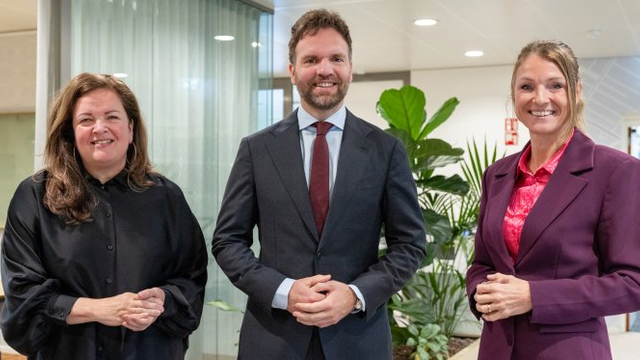 Foto: Defensie-staatssecretaris Boswijk bezoekt Nijkerk: ‘Samen werken aan grote opgave’