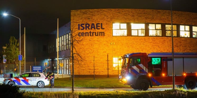 Foto: Politie zet terrein af na harde knal bij Israëlcentrum in Nijkerk