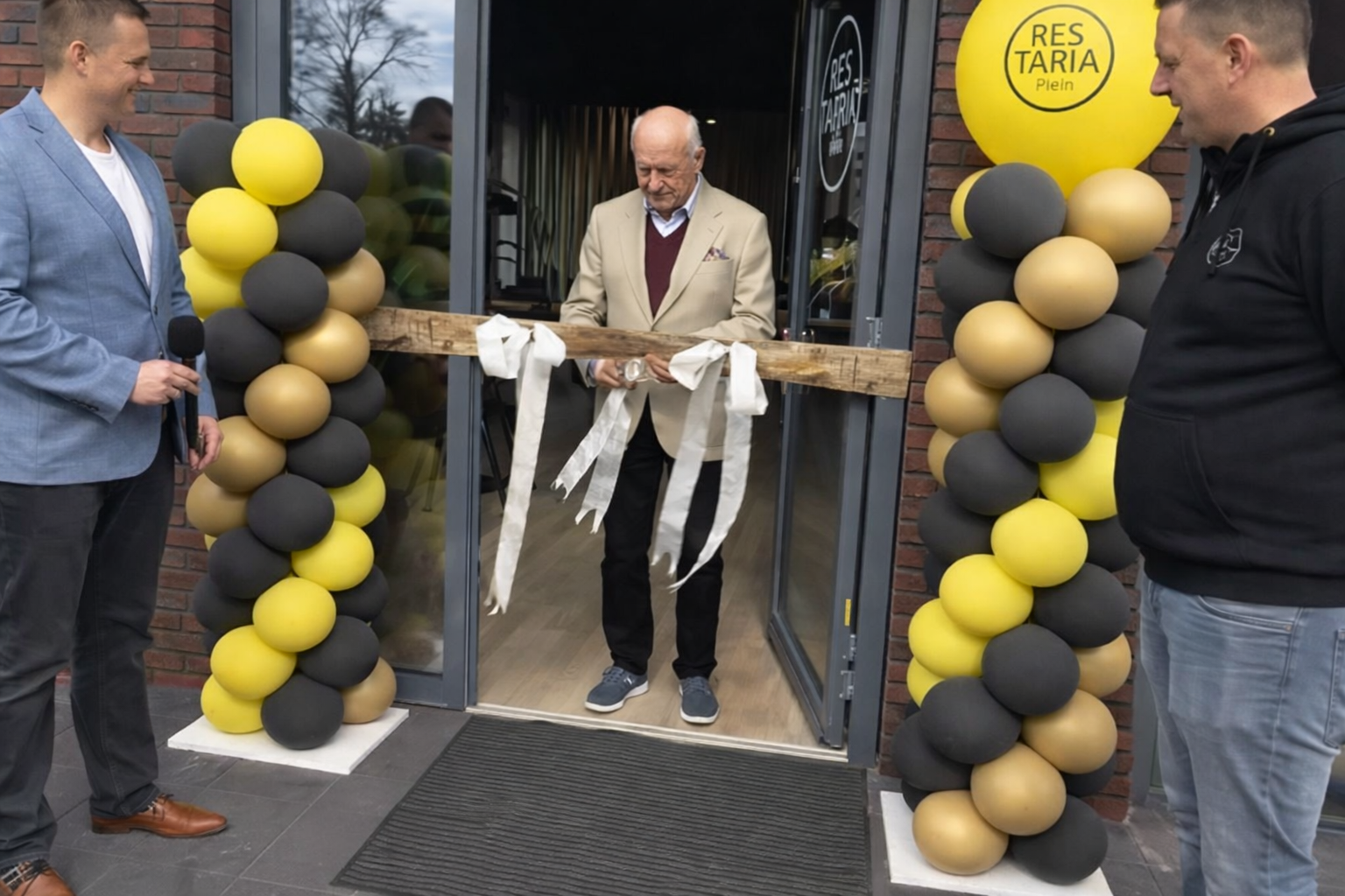 Foto: Feestelijke opening Restaria Plein 10 in ’t Harde