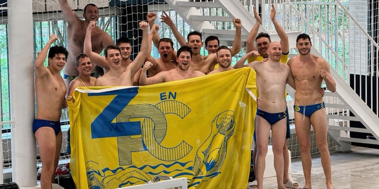 Foto: Nunspeetse waterpolomannen bereiken bekerfinale