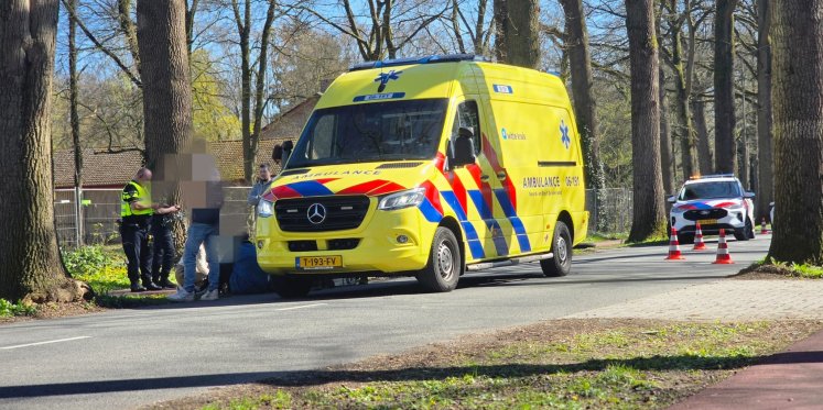 Foto: Meisje op de fiets raakt gewond na aanrijding in Nunspeet