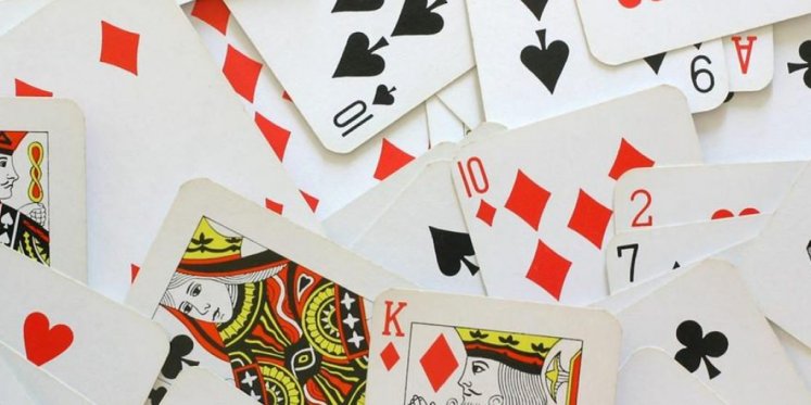 Foto: Prijswinnaars klaverjasavond bij S.V. 't Harde