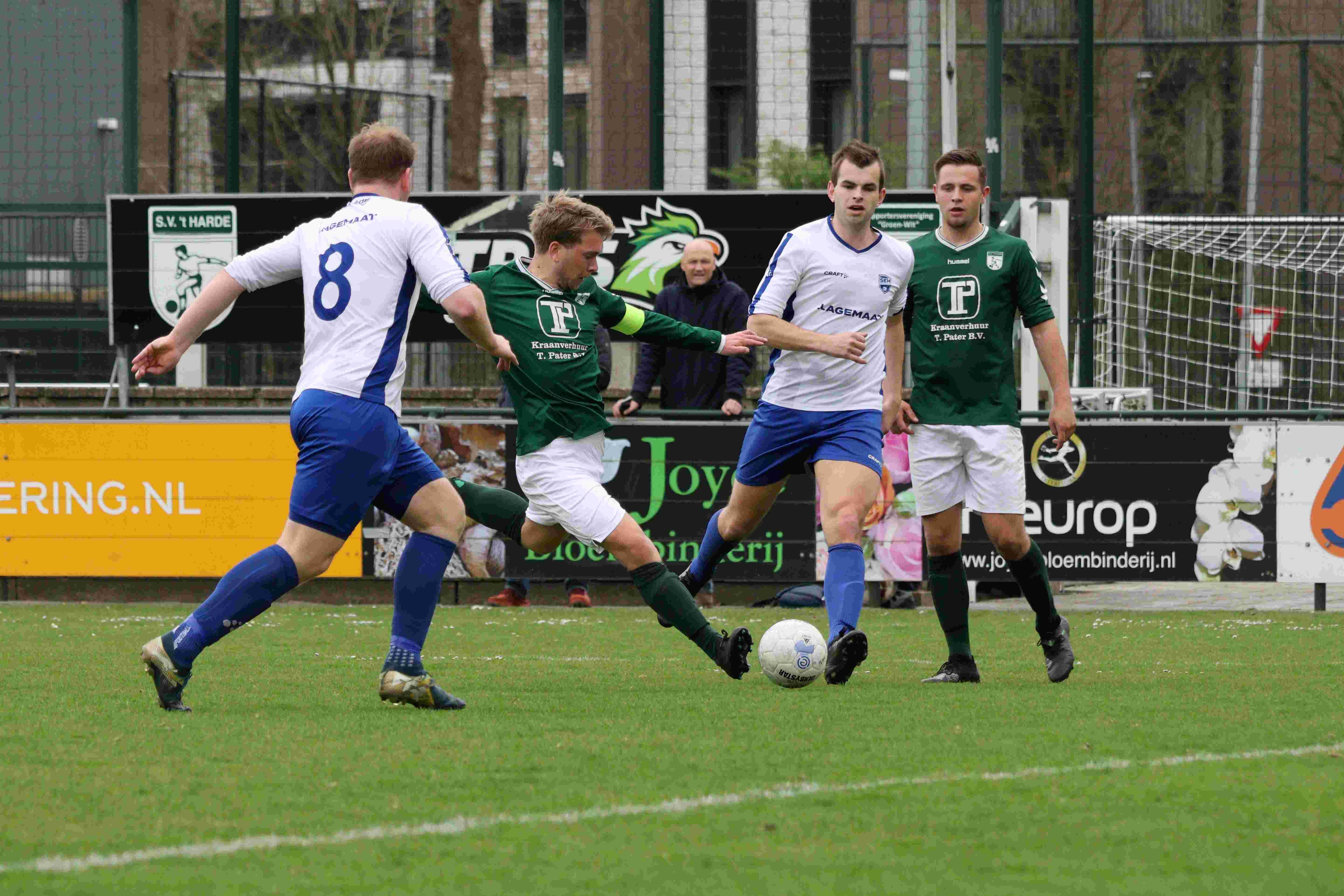 Foto: S.V. ’t Harde verliest belangrijke wedstrijd van SEH