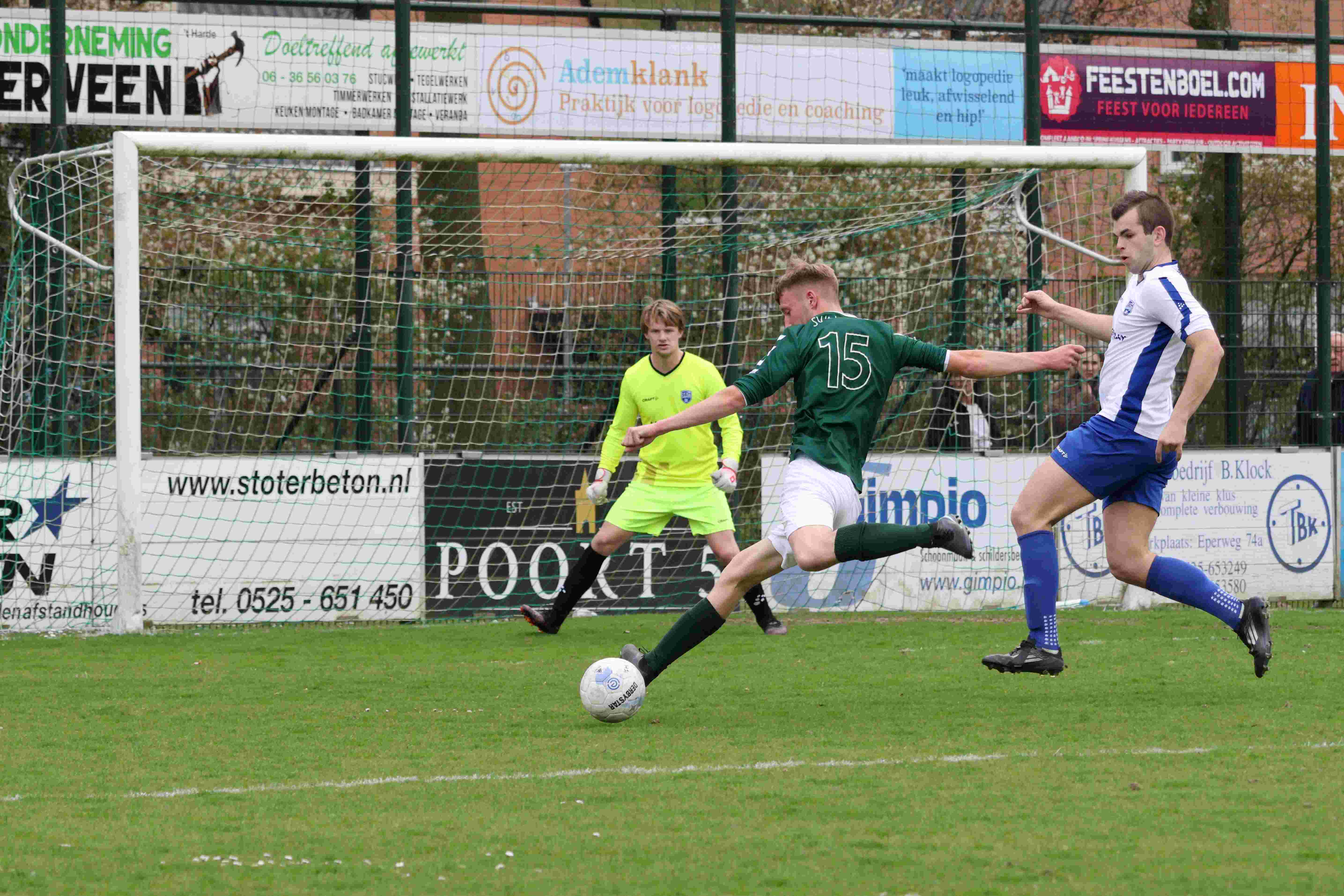 Foto: S.V. ’t Harde verliest belangrijke wedstrijd van SEH
