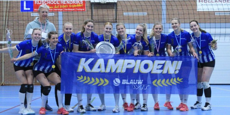 Foto: Dames 1 Blauw Wit pakt titel in promotieklasse