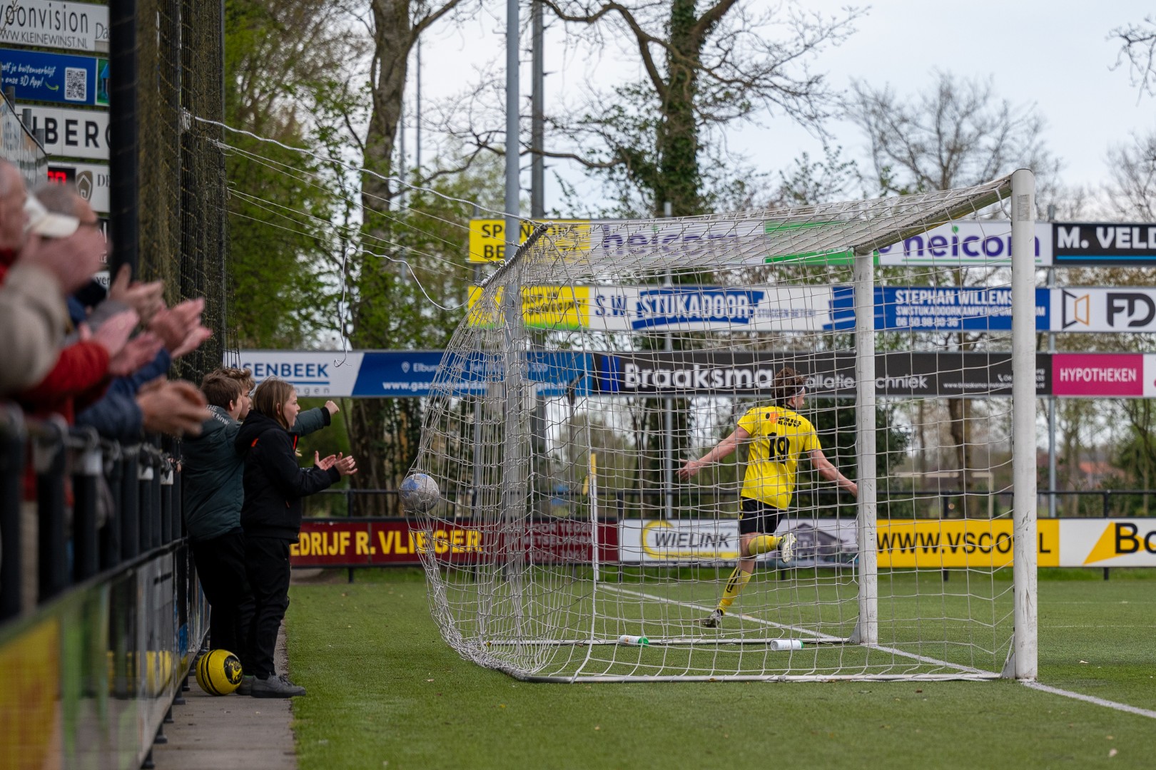Foto: VSCO’61 houdt spanning levend met zakelijke 2-0 zege op VEVO