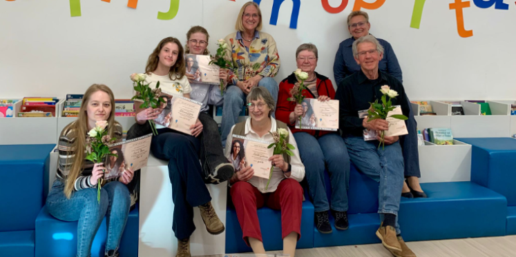 Foto: Acht nieuwe taalvrijwilligers voor Taalpunt Oldebroek. Kleine moeite, groot verschil