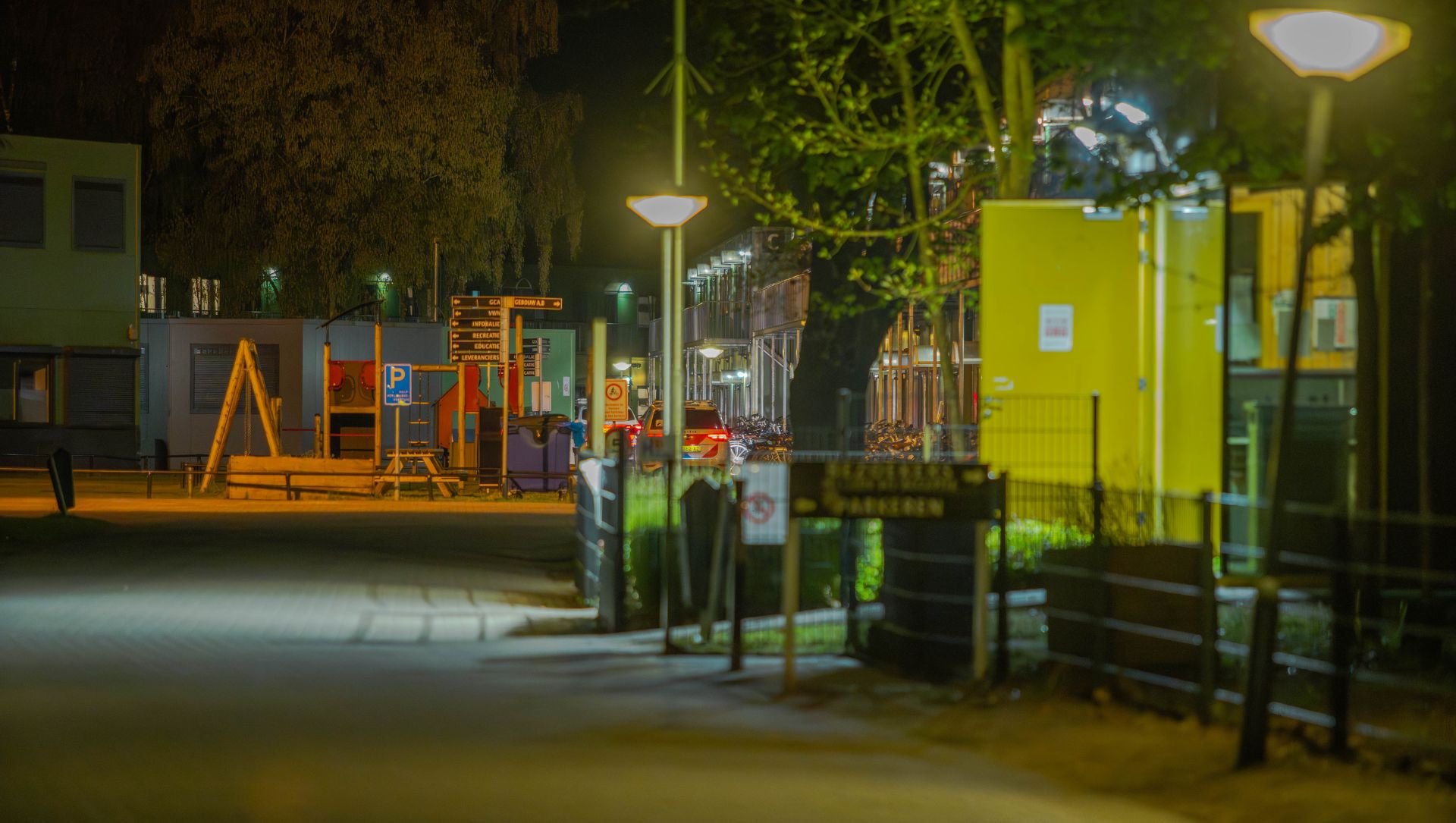 Foto: Bewoner AZC Harderwijk aangehouden na melding steekincident