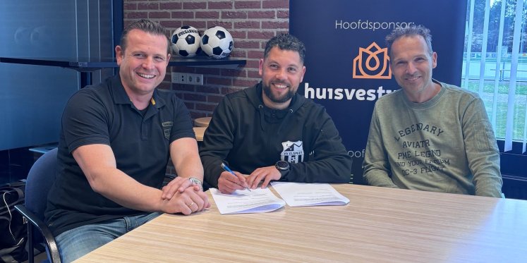 Foto: Elspeet verlengt contract van hoofdtrainer Sigi Carrera