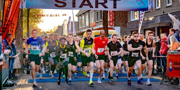 Foto: Oranjeloop Nunspeet trekt veel deelnemers onder ideale omstandigheden