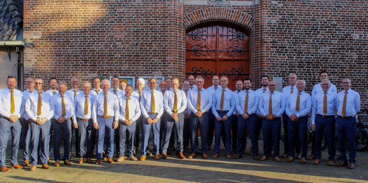 Foto: Mannenkoor Ailanthus uit Wezep zamelt geld in voor nieuwe muziekopname
