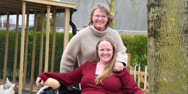 Foto: Waarom deze zussen al hun vrije tijd stoppen in een gratis speelboerderij voor alle kinderen