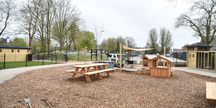 Foto: Waarom deze zussen al hun vrije tijd stoppen in een gratis speelboerderij voor alle kinderen