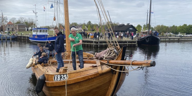 Foto: Opening vaarseizoen Elburg met tewaterlating botter EB25