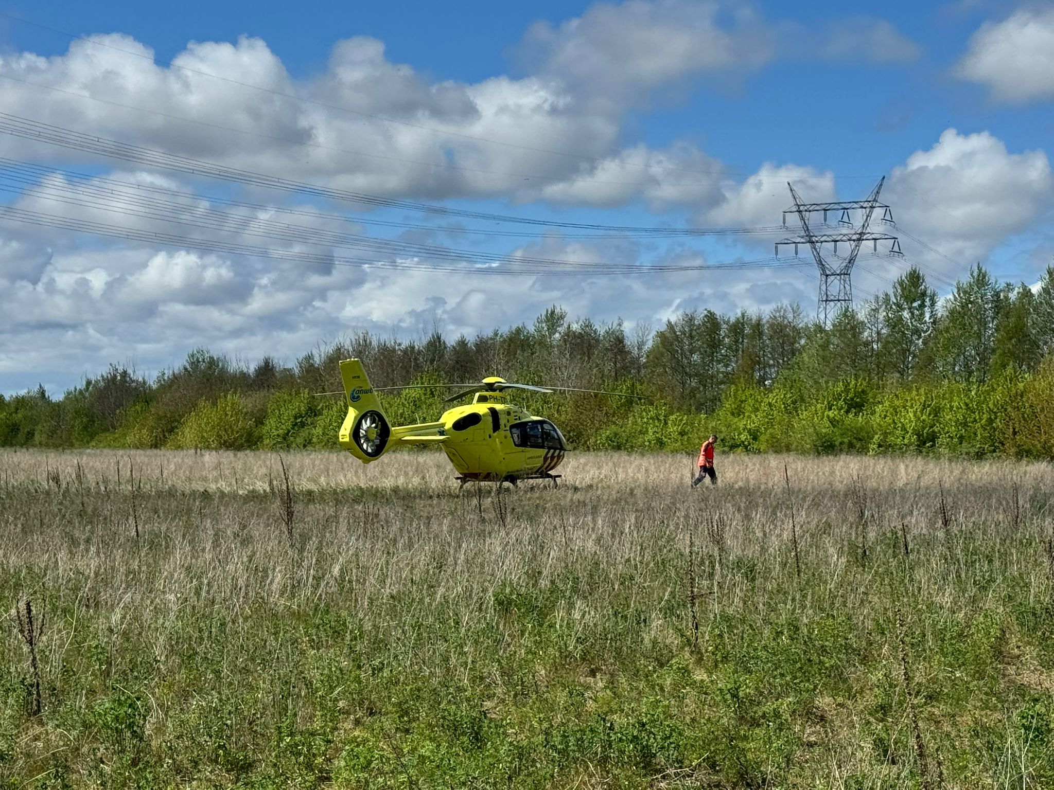 Foto: Auto te water aangetroffen in Harderwijk