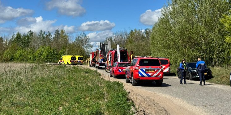 Foto: Auto te water aangetroffen in Harderwijk