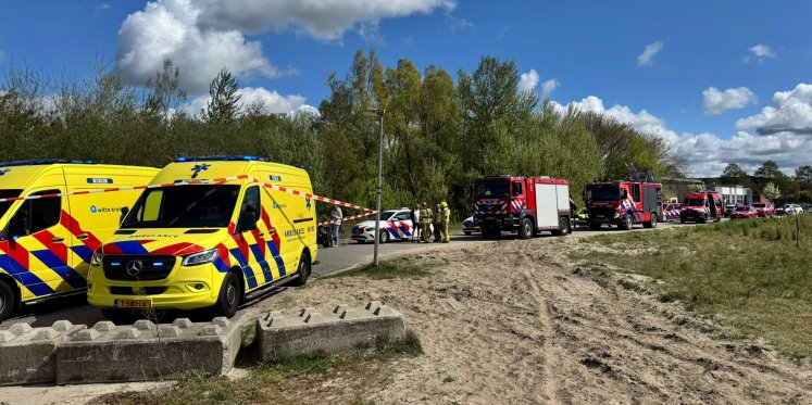 Foto: Auto te water aangetroffen in Harderwijk